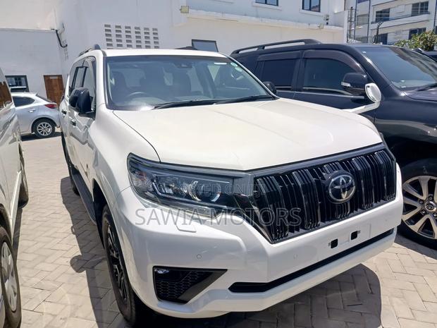 Toyota Land Cruiser Prado 2.8 2021 White