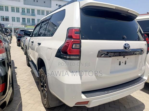 Toyota Land Cruiser Prado 2.8 2021 White