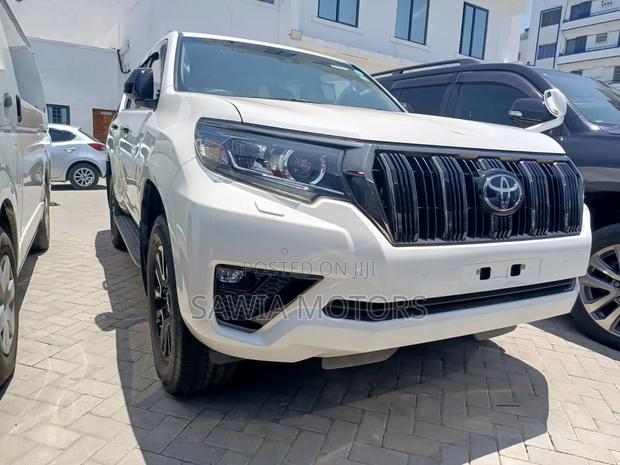 Toyota Land Cruiser Prado 2.8 2021 White