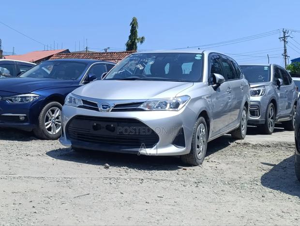 Toyota Corolla Fielder 1.5 Hybrid FWD 2019 Silver