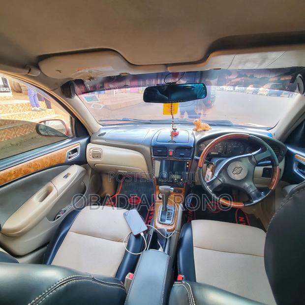 Nissan Sunny 2002 Maroon