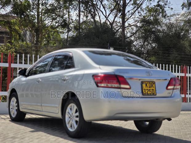Toyota Premio 2018 Silver