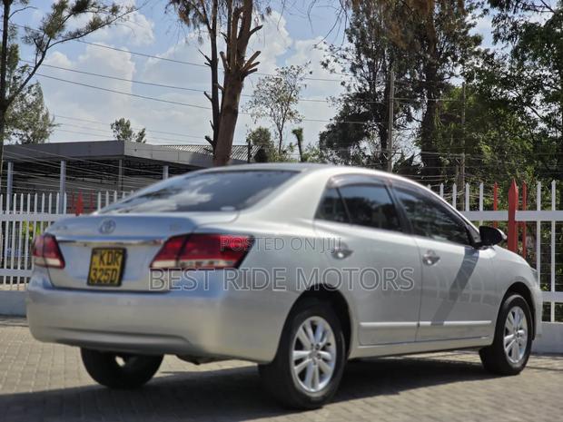 Toyota Premio 2018 Silver