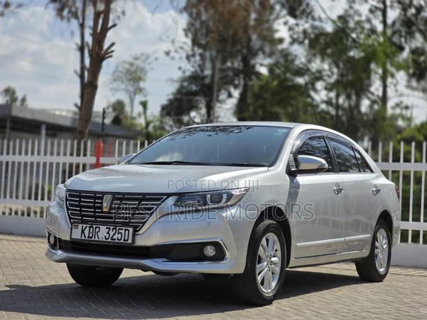 Toyota Premio 2018 Silver