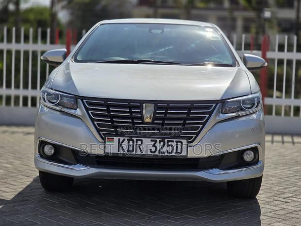 Toyota Premio 2018 Silver