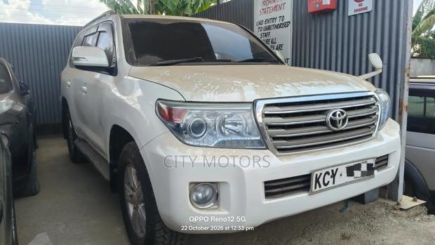 Toyota Land Cruiser 4.5 V8 VXR 2013 White
