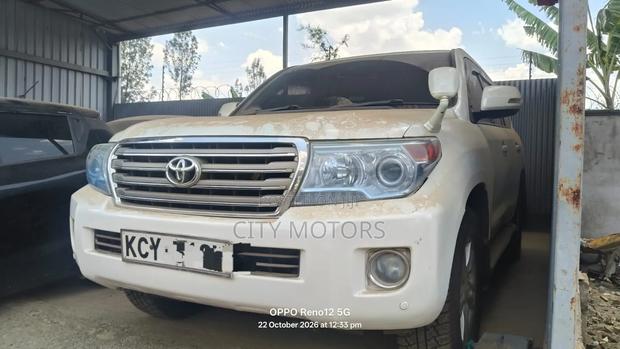 Toyota Land Cruiser 4.5 V8 VXR 2013 White