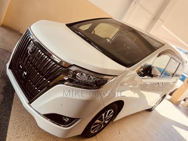 Toyota Esquire 2.0 FWD (7 seater) 2019 Pearl