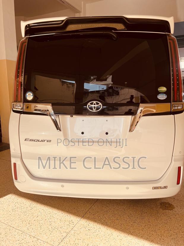 Toyota Esquire 2.0 FWD (7 seater) 2019 Pearl