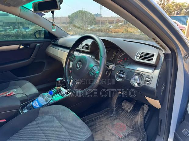 Volkswagen Passat 2012 Blue