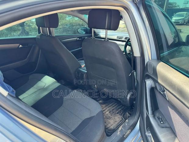 Volkswagen Passat 2012 Blue