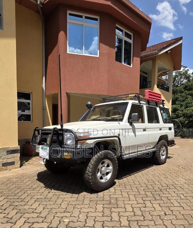 Toyota Land Cruiser 2010 White
