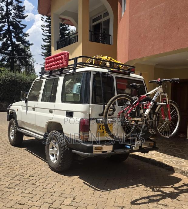 Toyota Land Cruiser 2010 White