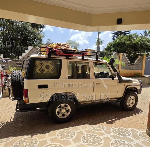 Toyota Land Cruiser 2010 White