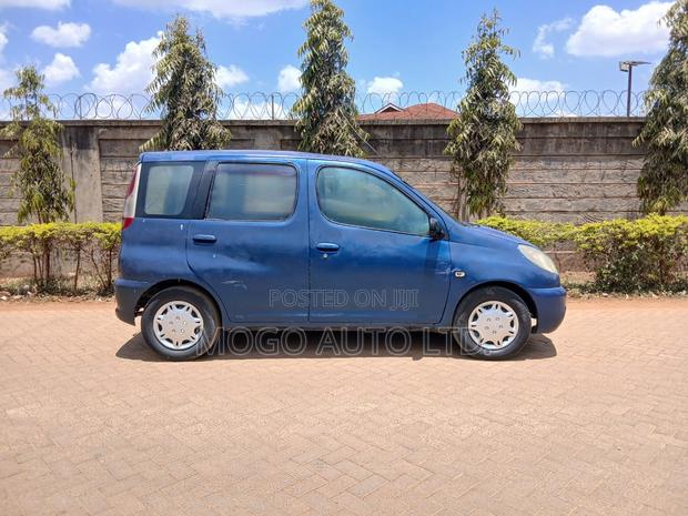 Toyota Fun Cargo 2002 Blue