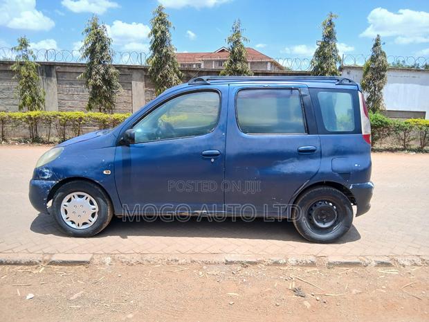 Toyota Fun Cargo 2002 Blue