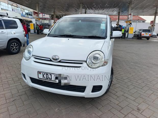 Toyota Sienta 2015 White