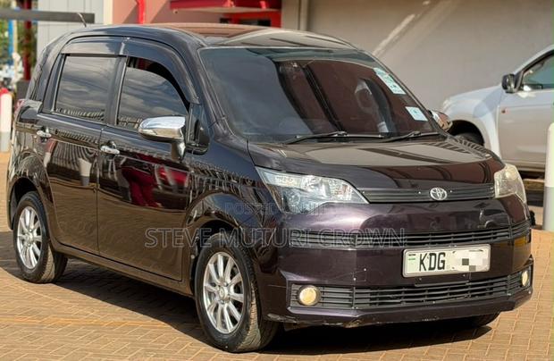 Toyota Spade 1.5 2014 Burgundy