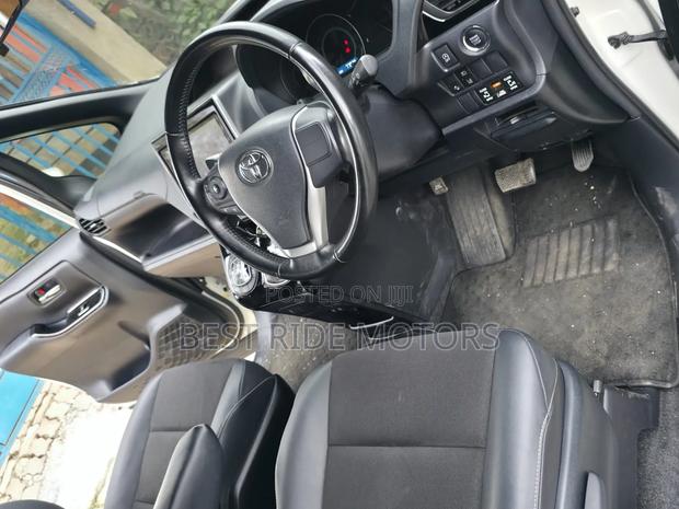 Toyota Noah 2.0 FWD (7 Seater) 2019 White