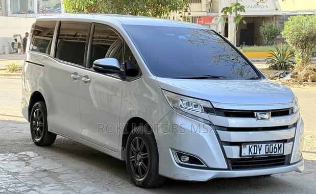 Toyota Noah 2019 Silver
