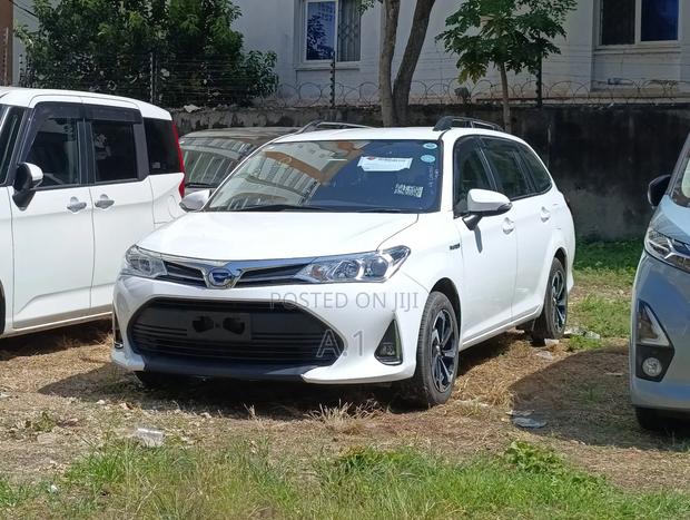 Toyota Corolla Fielder 1.5 Hybrid FWD 2020 Pearl