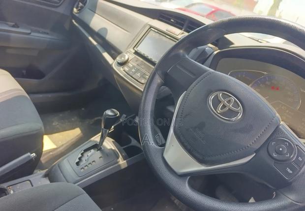 Toyota Corolla Fielder 1.5 Hybrid FWD 2020 Pearl