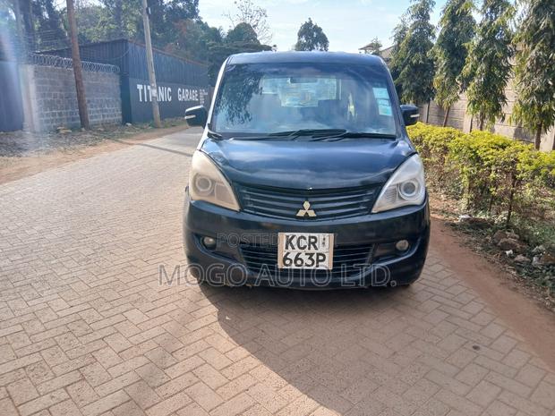 Mitsubishi Delica 2011 Black