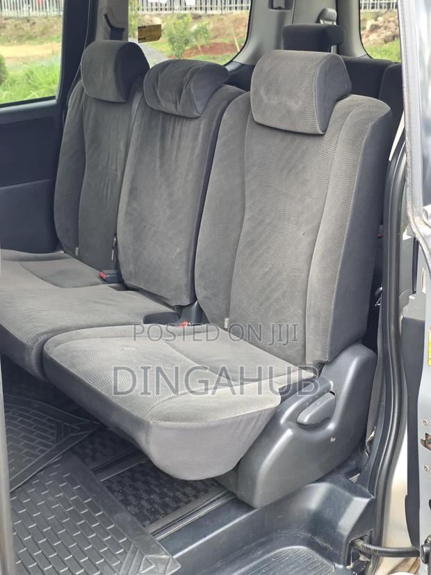 Toyota Noah 2012 Silver