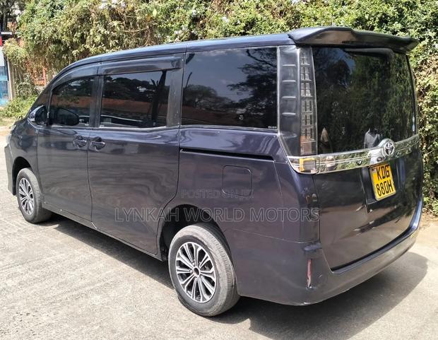 Toyota Noah 2015 Maroon
