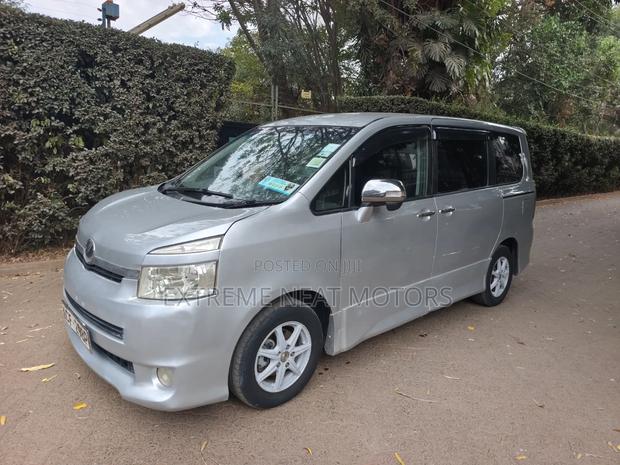 Toyota Voxy X 2WD 8-Seater 2008 Silver