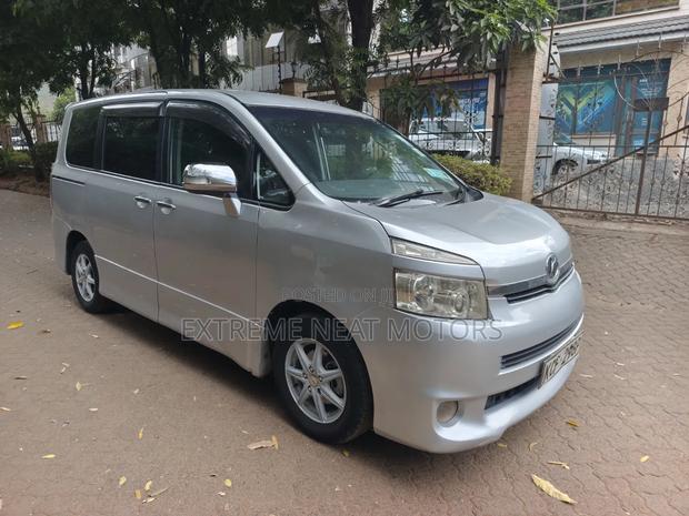 Toyota Voxy X 2WD 8-Seater 2008 Silver