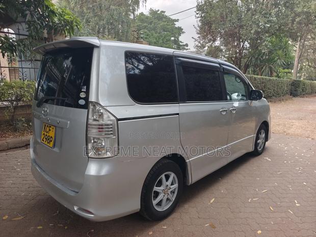 Toyota Voxy X 2WD 8-Seater 2008 Silver