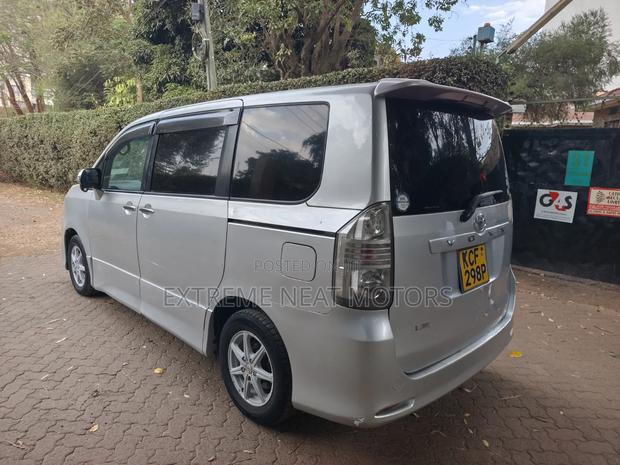 Toyota Voxy X 2WD 8-Seater 2008 Silver