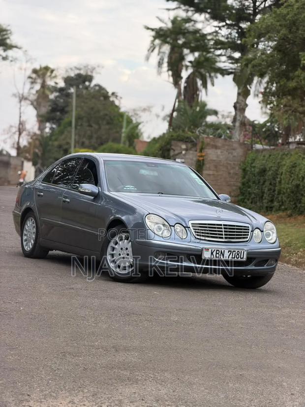 Mercedes-Benz E200 2005 Blue