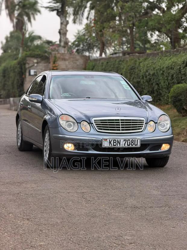 Mercedes-Benz E200 2005 Blue