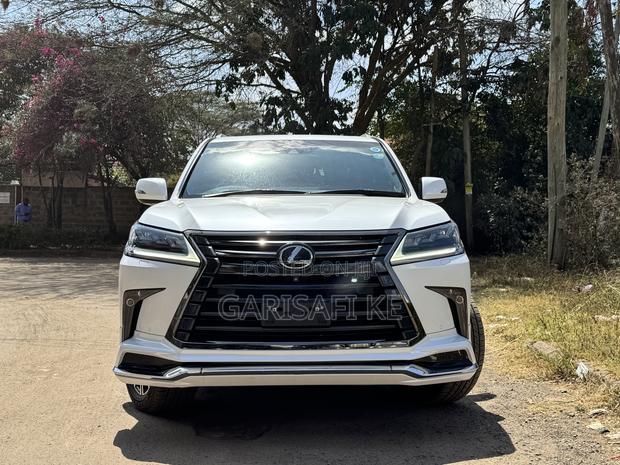 Lexus LX 570 AWD 2020 White