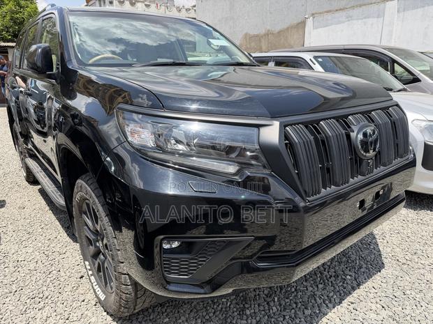 Toyota Land Cruiser Prado 2.8 2023 Black
