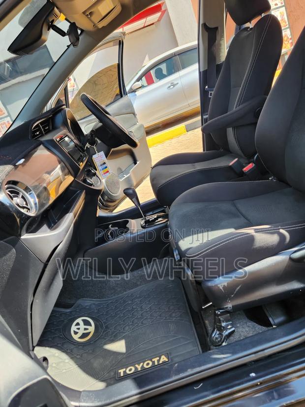 Toyota Vitz 1.3 FWD 5dr 2017 Black