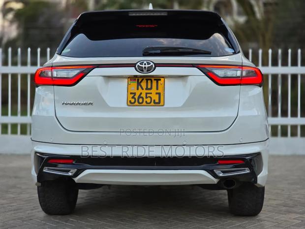 Toyota Harrier 2.0 Turbo 2018 Off white