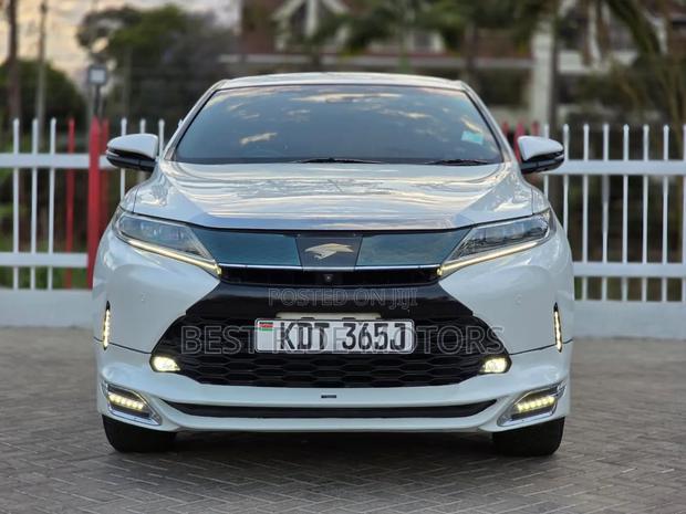 Toyota Harrier 2.0 Turbo 2018 Off white