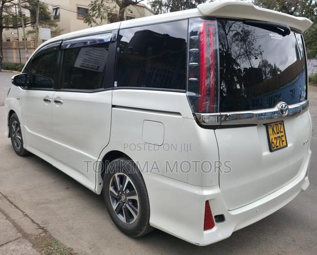 Toyota Noah 2019 White