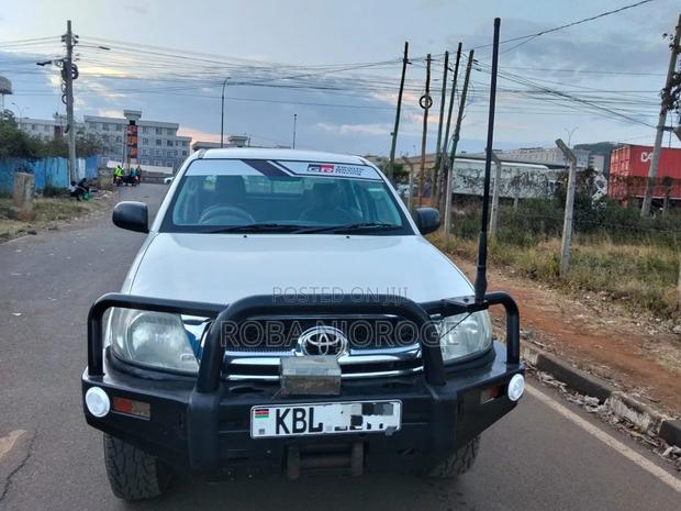 Toyota Hilux 2.5 D-4D 4X4 SRX 2010 Pearl