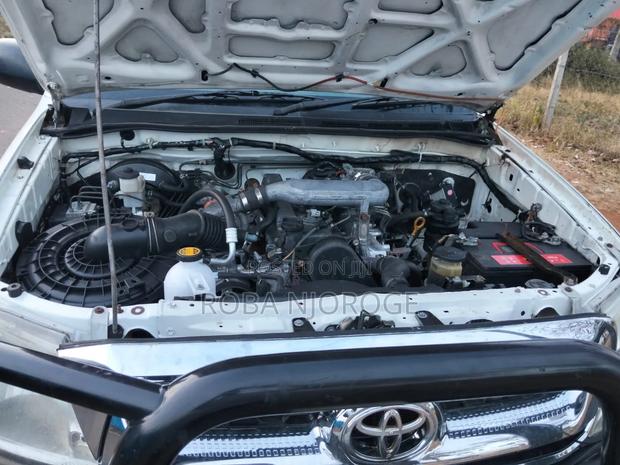 Toyota Hilux 2.5 D-4D 4X4 SRX 2010 Pearl