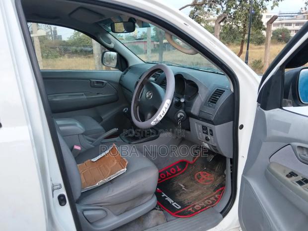 Toyota Hilux 2.5 D-4D 4X4 SRX 2010 Pearl