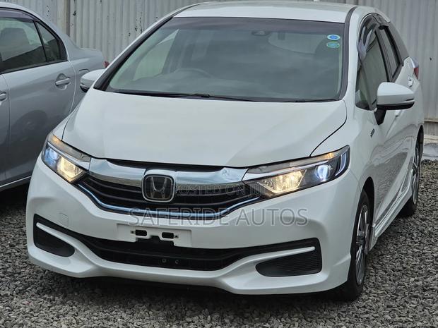 Honda Fit Shuttle 1.5 Hybrid 2WD 2019 White