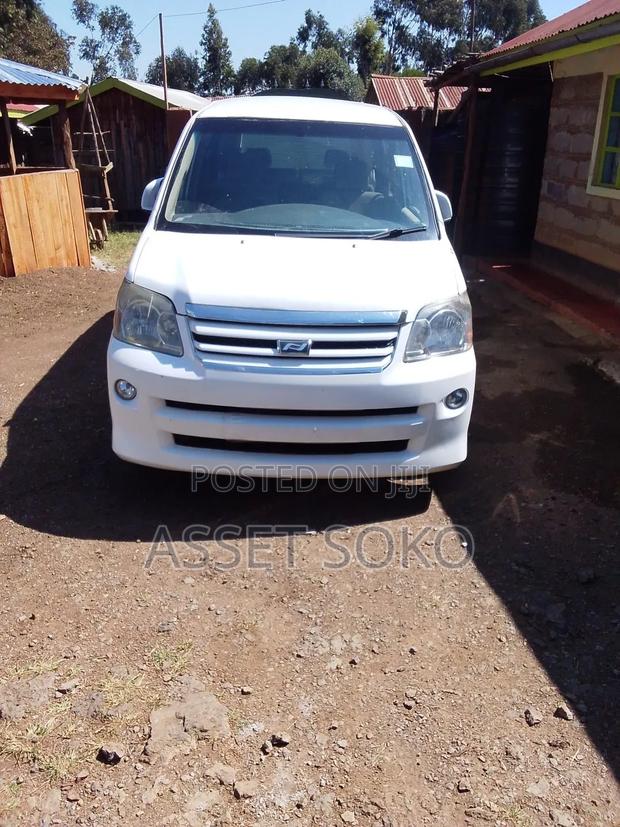Toyota Noah 2.0 FWD (8 Seater) 2006 White