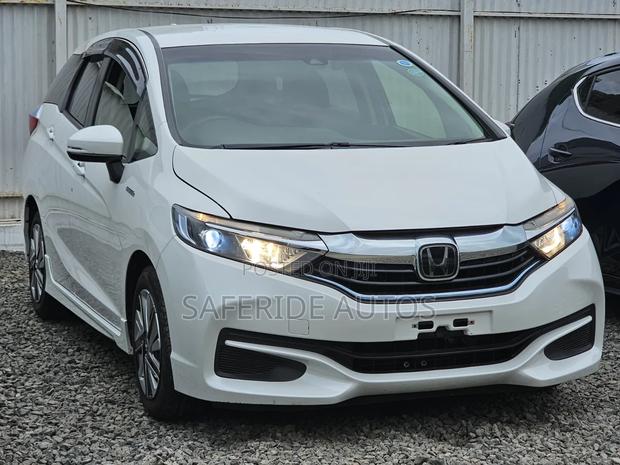 Honda Fit Shuttle 1.5 Hybrid 2WD 2019 White