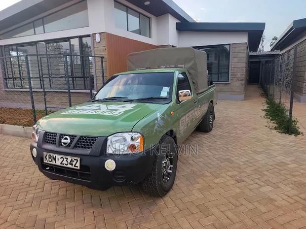 Nissan Hardbody 2010 Green