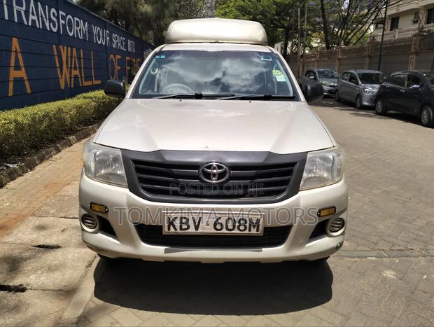 Toyota Hilux 2014 Gray