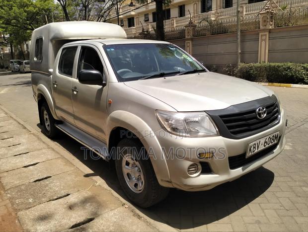 Toyota Hilux 2014 Gray